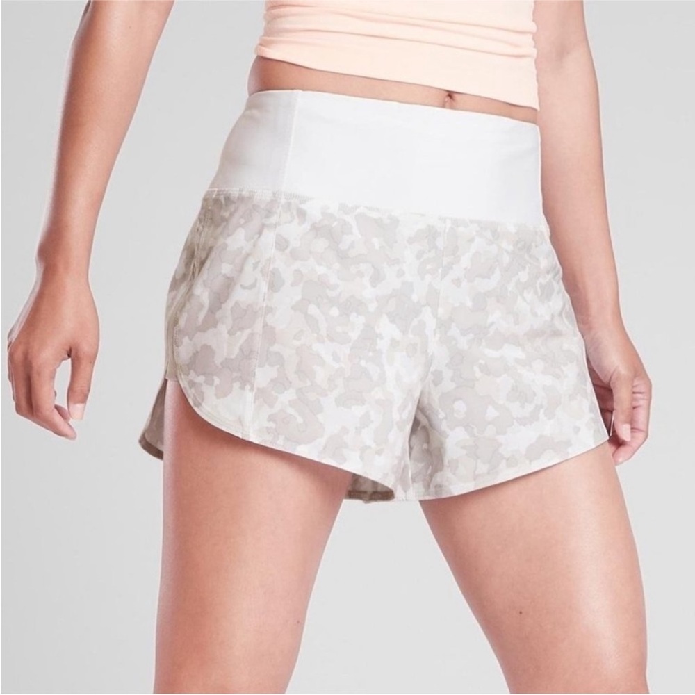 ATHLETA Printed Running Free Short 3.5”- White Refracted Camo
